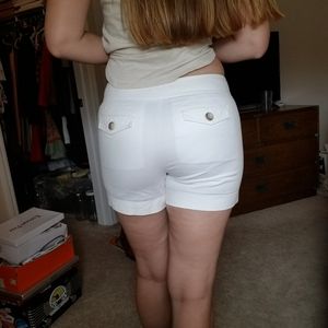 Signature Fit Lower on Waist Shorts